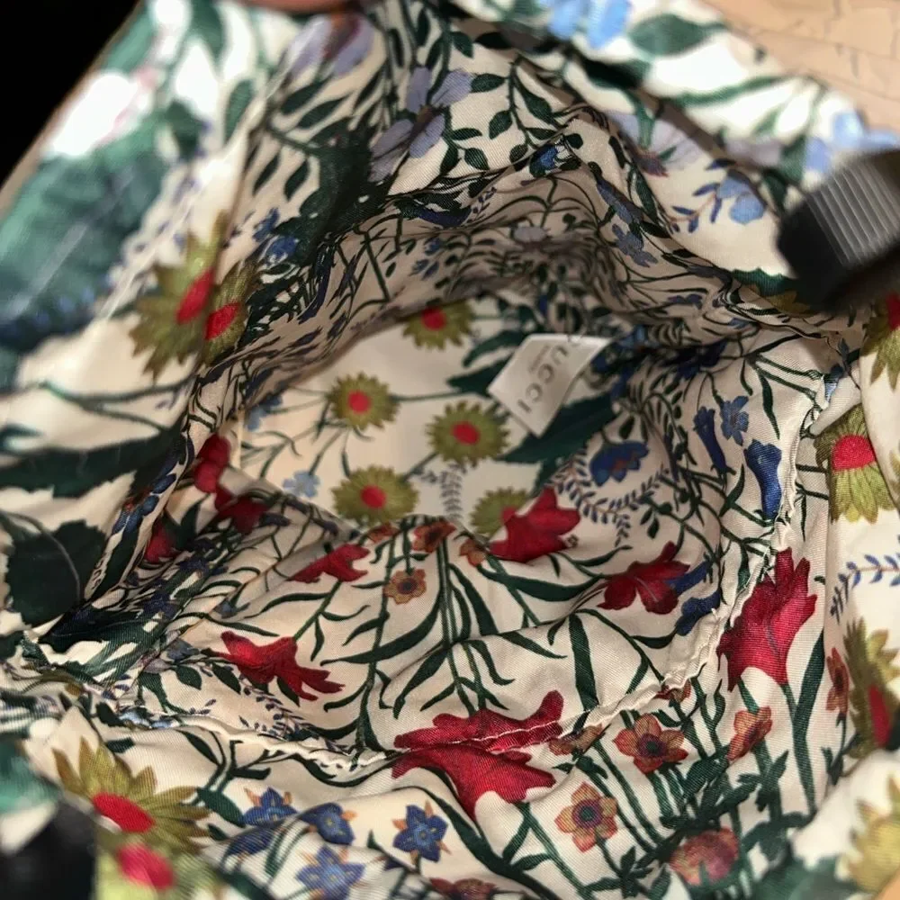 Gucci Beauty Satiny Pink/Floral Print Cosmetic Drawstring Pouch/Bag